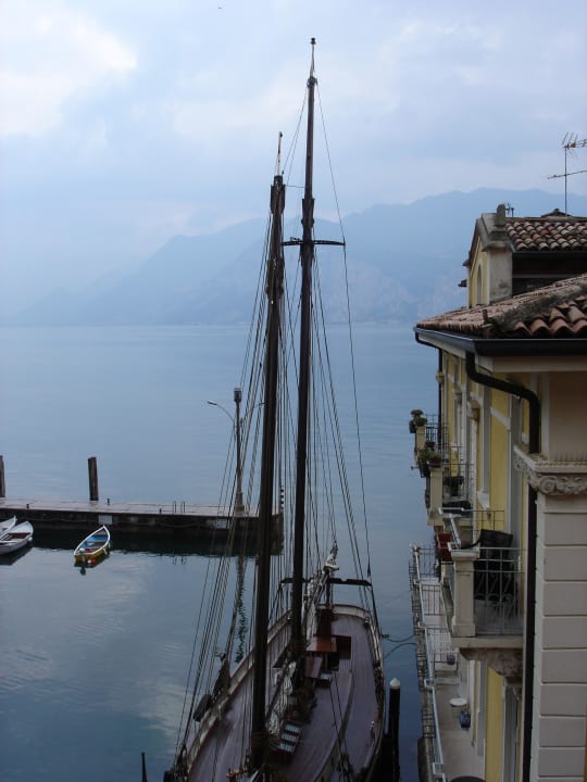 Blick vom Fenster auf den Hafen Hotel San Marco Malcesine