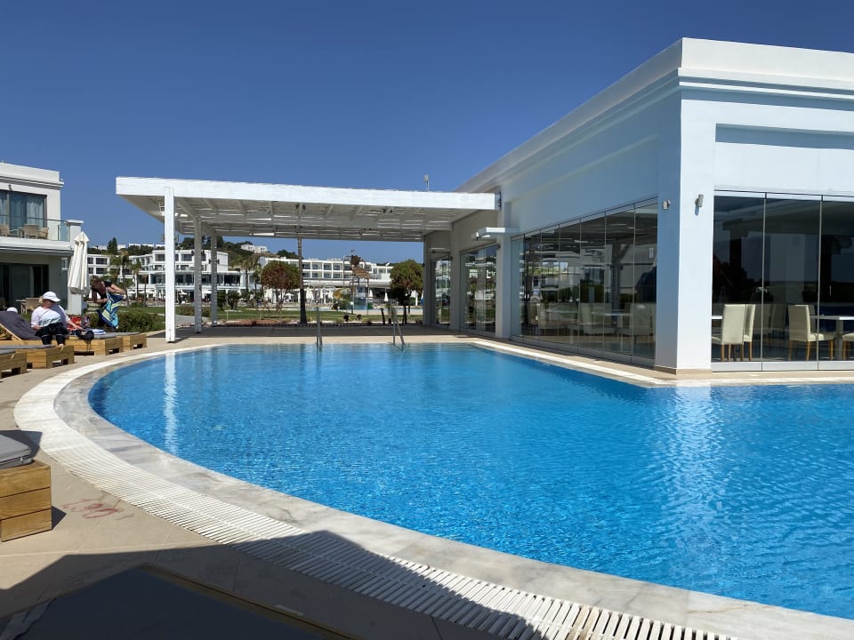 Pool Asterias Beach Resort