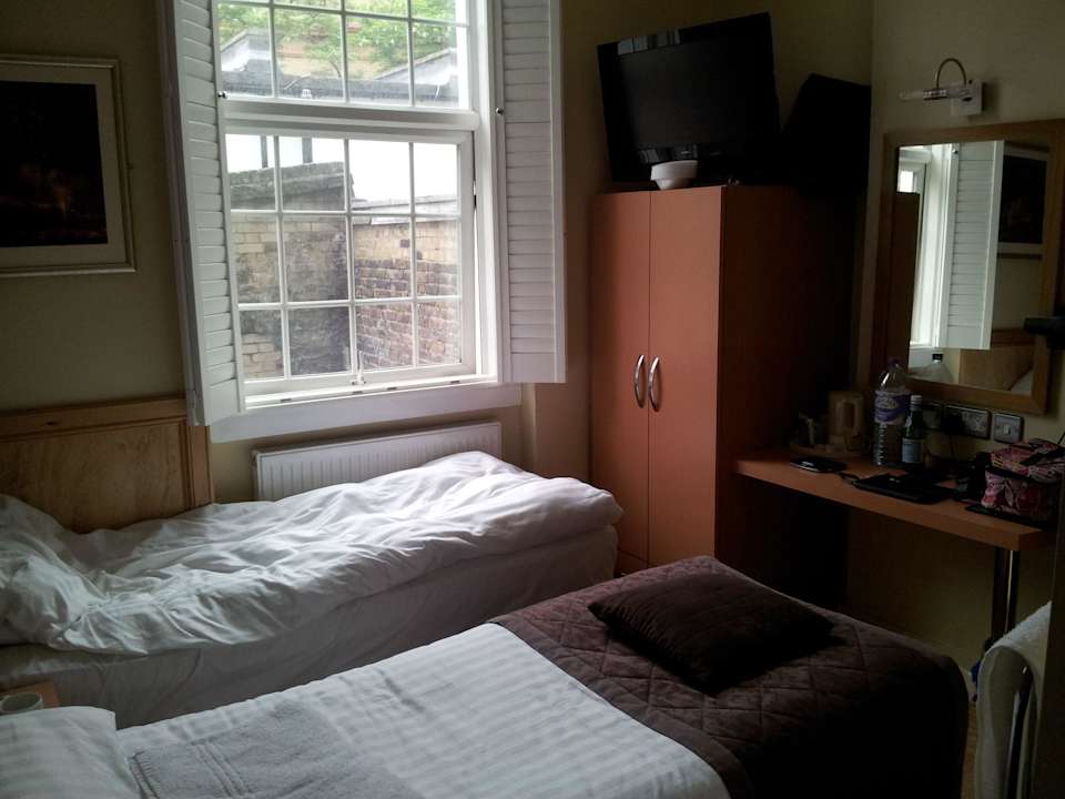 Крошечная комната Hotel Albion House