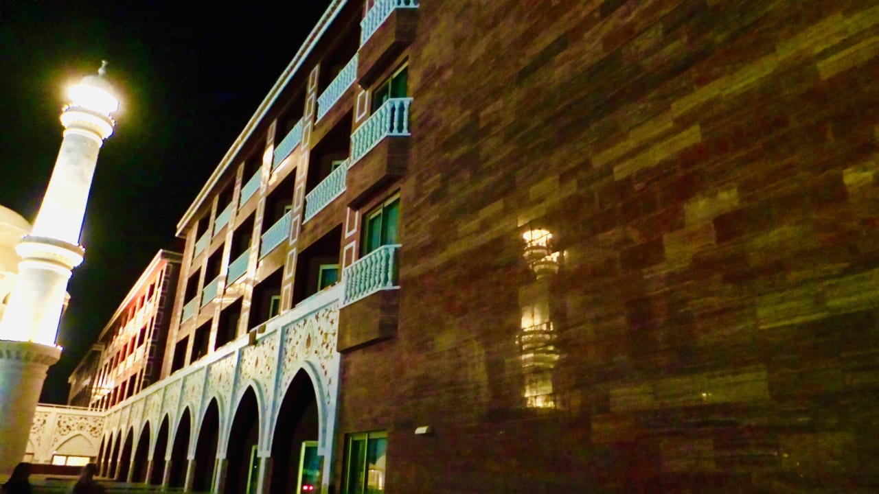 Außenansicht Royal Taj Mahal Hotel