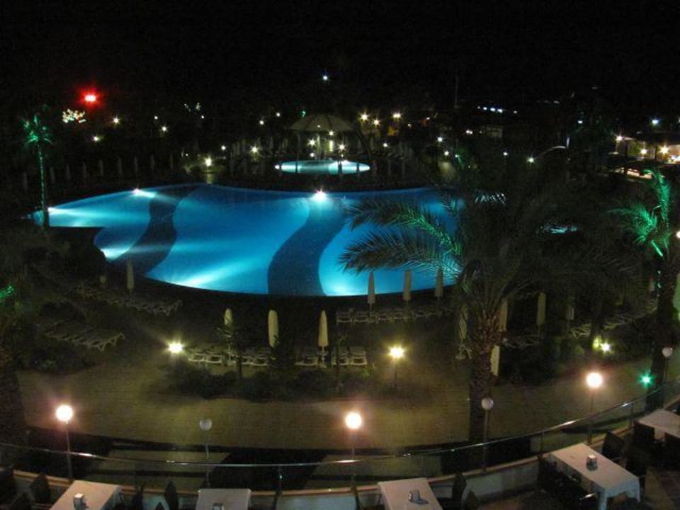 Pool am Abend Saphir Resort & Spa