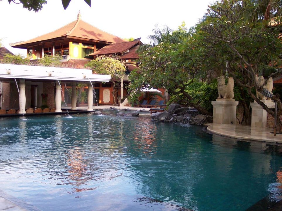 Hauptpool Puri Santrian