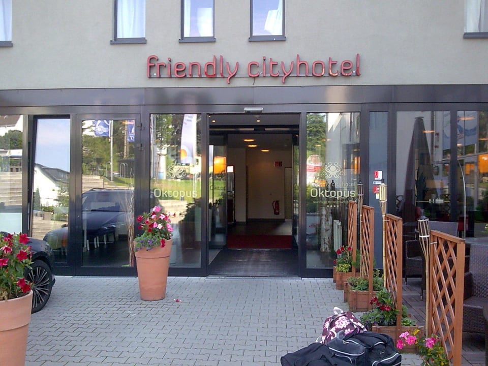 Eingang Friendly Cityhotel Oktopus