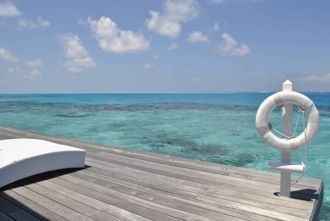 Terrasse der Wasservilla Diamonds Thudufushi