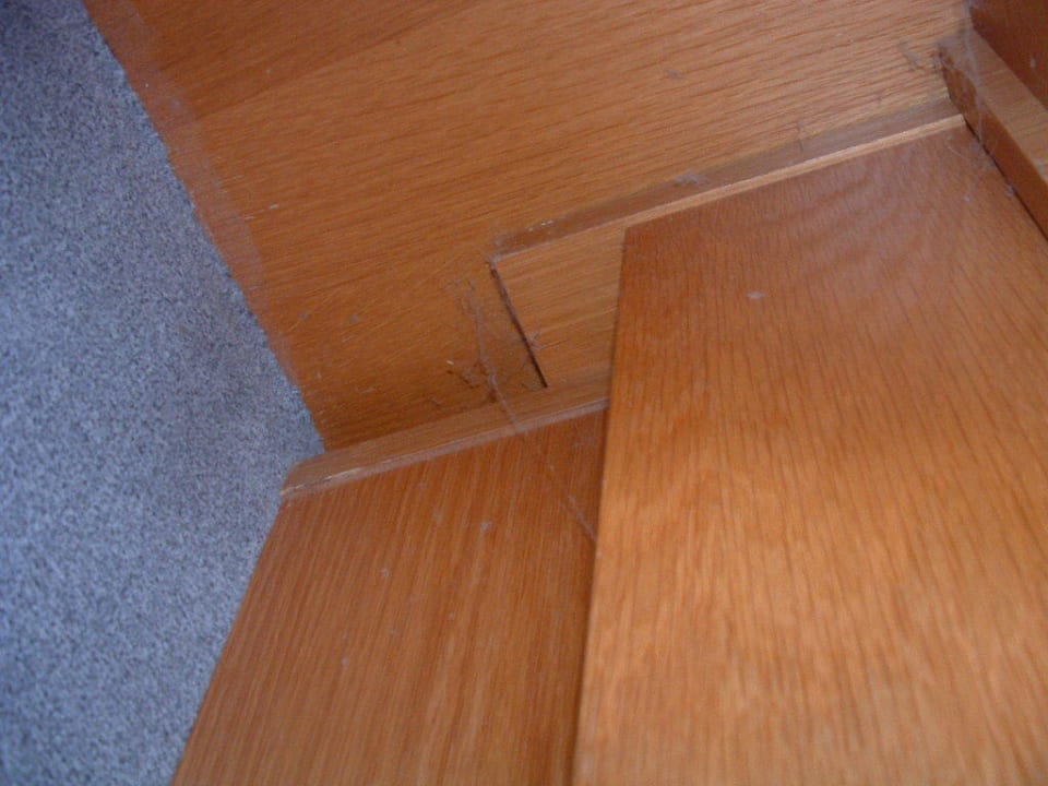 Spinnweben in an den Betten Alpenhotel & Ferienwohnungen Weiherbach