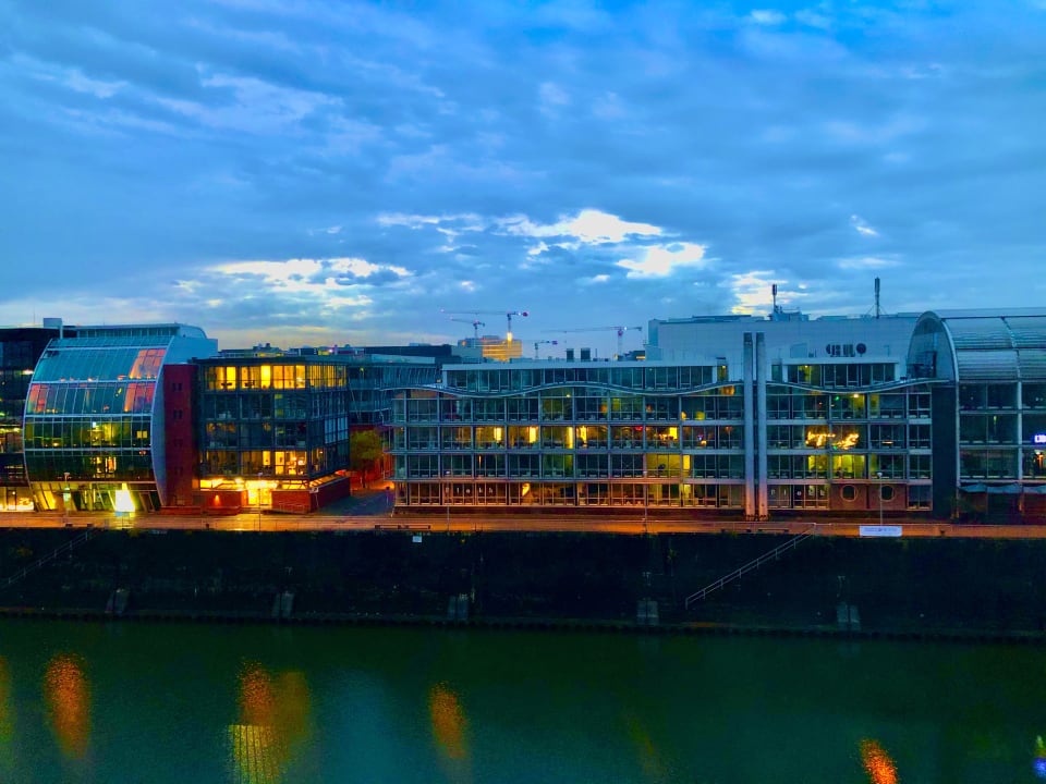 Ausblick Hotel Courtyard by Marriott Düsseldorf Hafen