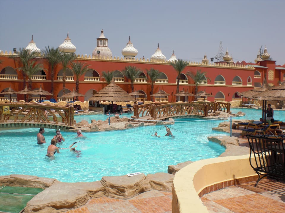 Hauptpool mit Bar Pickalbatros Alf Leila Wa Leila Resort - Neverland Hurghada