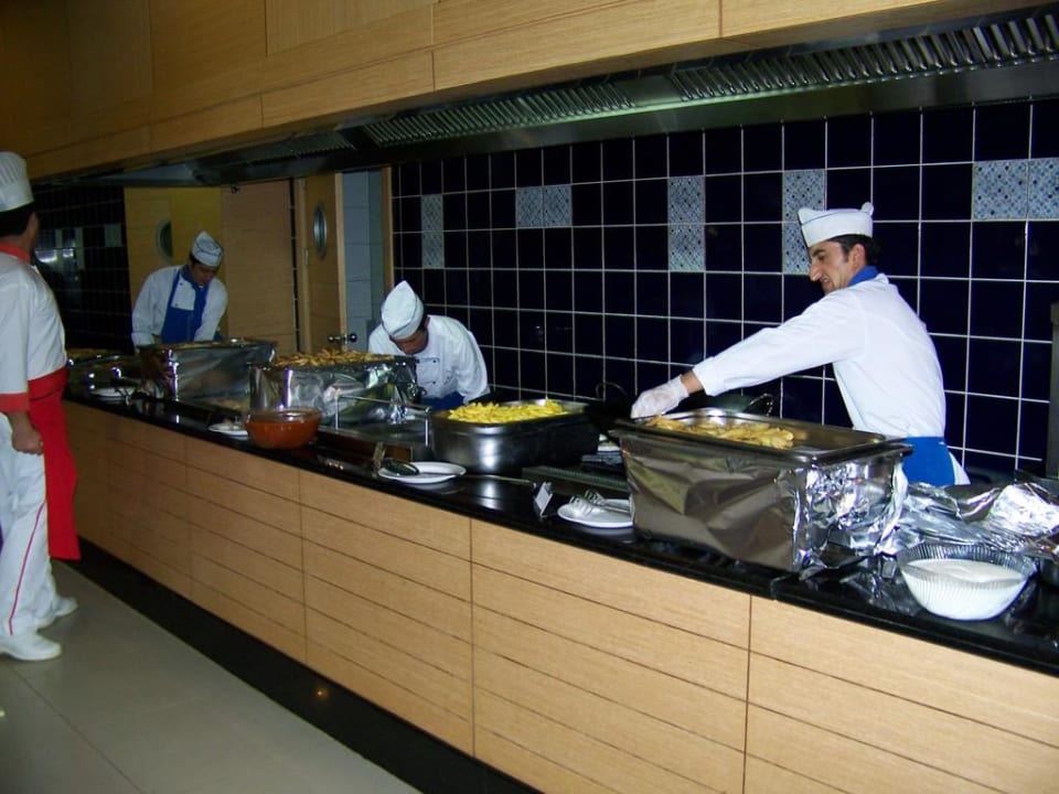 Büffet am Abend Can Garden Resort