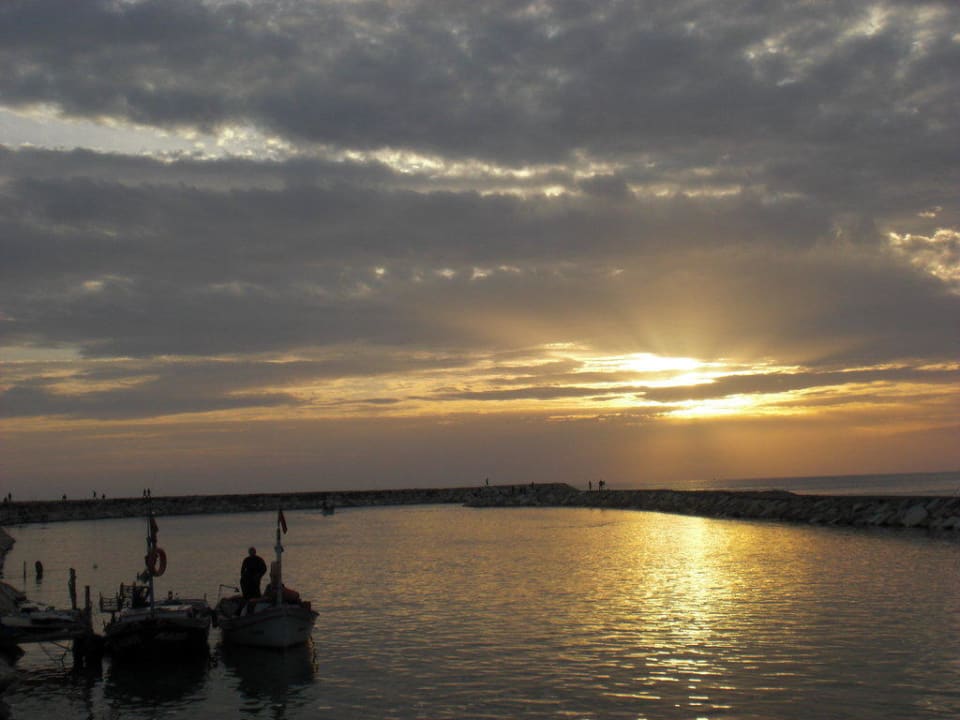 Neuer Hafen beim Sonnenuntergang Sunis Evren Beach Resort Hotel & Spa