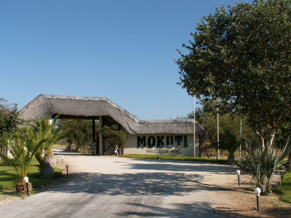 Tor Mokuti Etosha Lodge