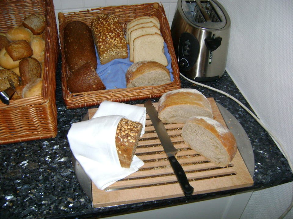 Jeden Tag frisch gebackenes Krustenbrot Lindner Hotel Sylt