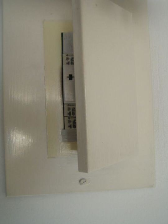 So wurde der Sicherungkasten gestrichen Hotel Crown Resort Henipa