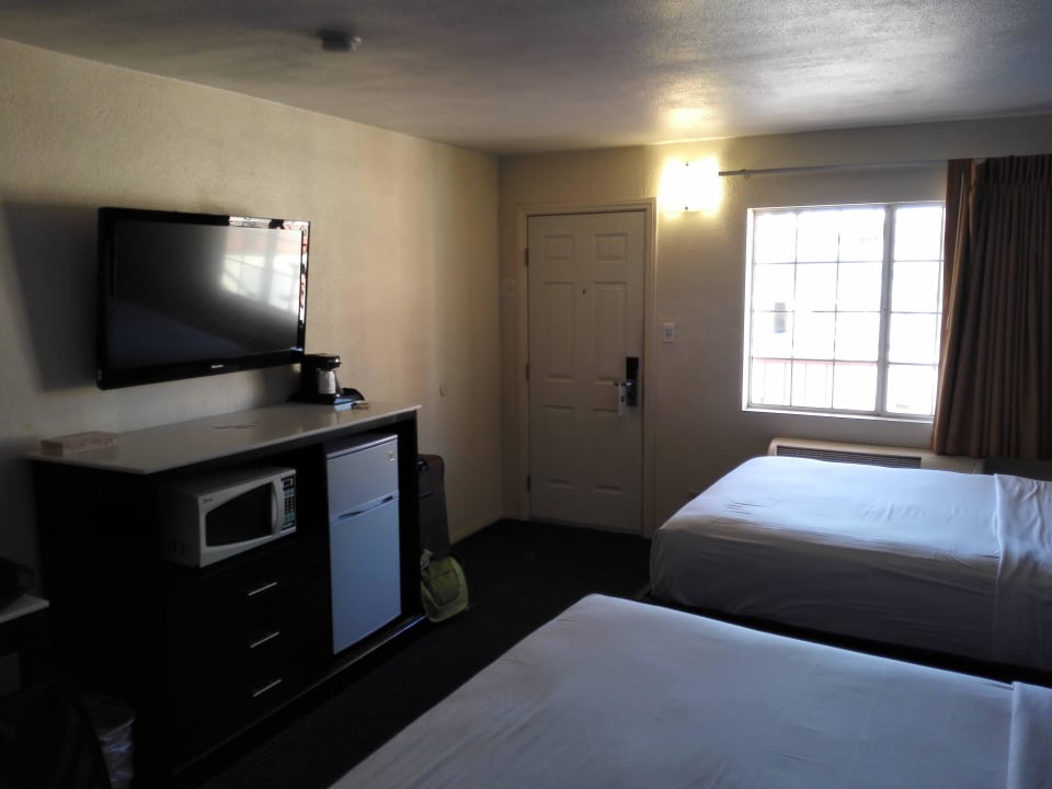 Mobiliar teilweise neu Hotel Knights Inn Palm Springs