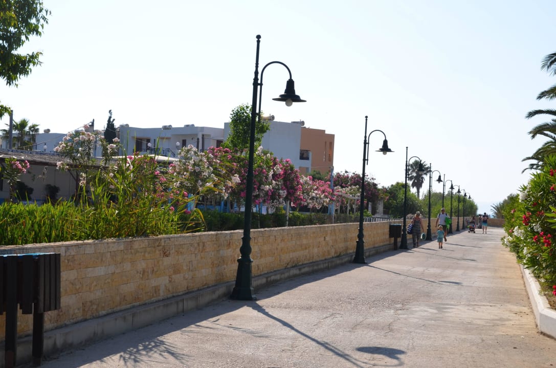 Weg zum Strand  Atlantica Marmari Beach