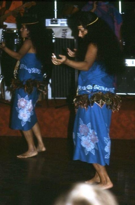 Hula-Tänzerinnen Hotel Naviti Resort