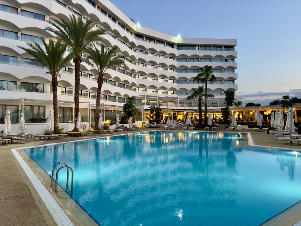 Pool Crystal Springs Beach Hotel