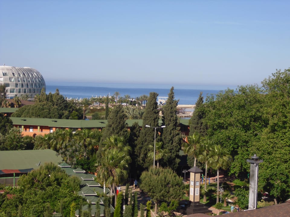 Grünanlagen des Hotels Lonicera Resort & Spa Hotel