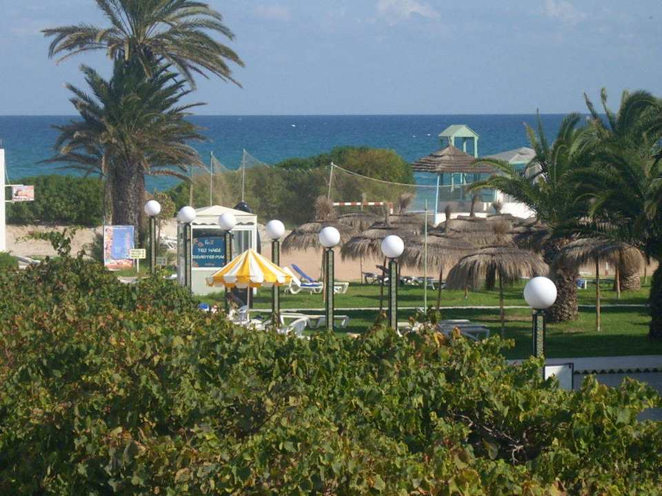 "Fußballplatz" vom Restaurant aus Hotel El Mouradi Cap Mahdia