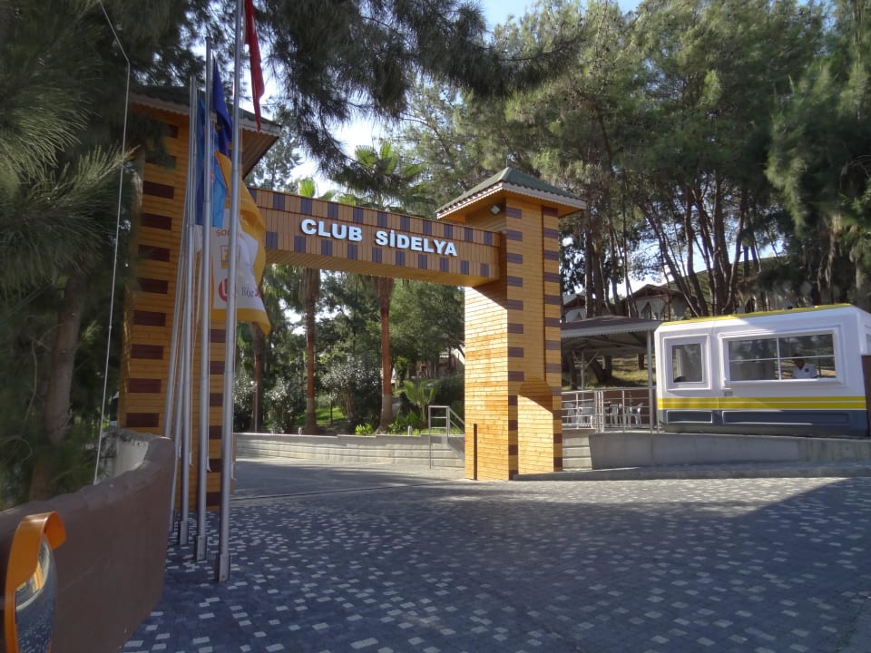 Hoteleinfahrt Club Sidelya Hotel