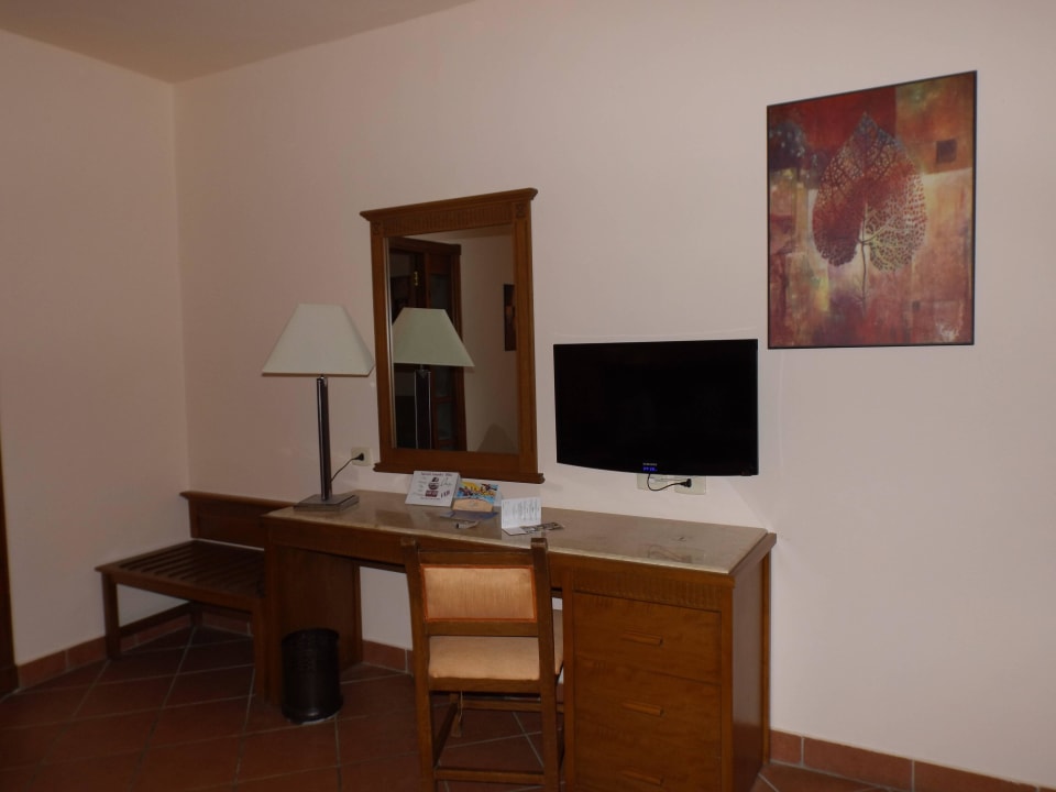 Schreibtisch Charmillion Gardens Aquapark