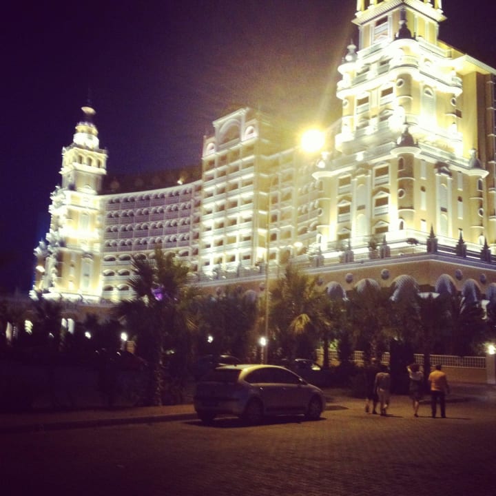 By night Royal Holiday Palace