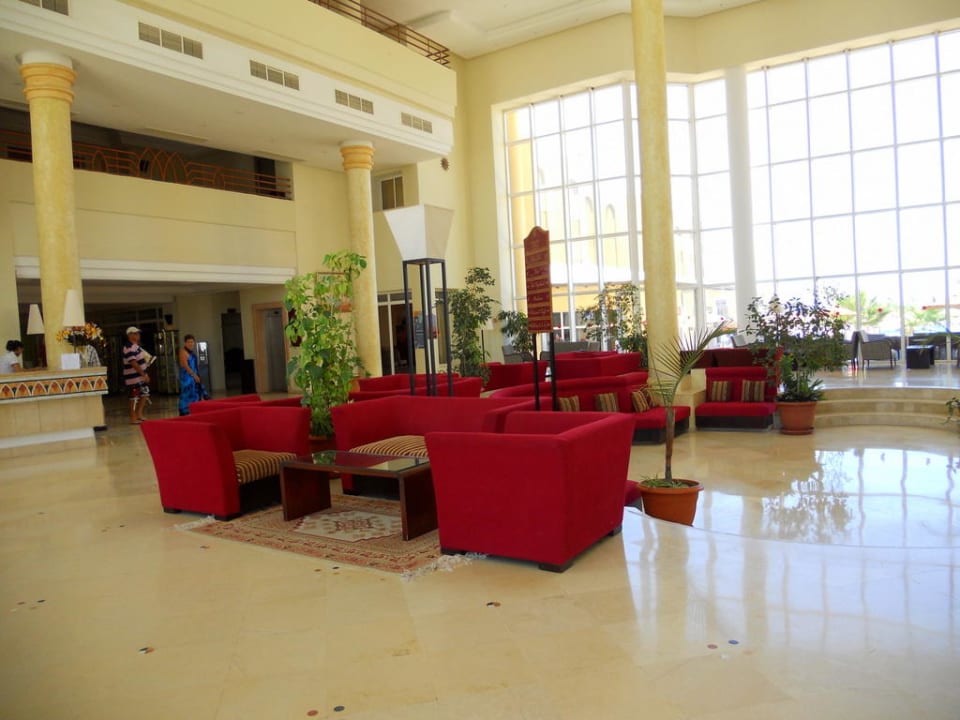 Wygodne fotele do oczekiwania na transfer Skanes Serail Aquapark