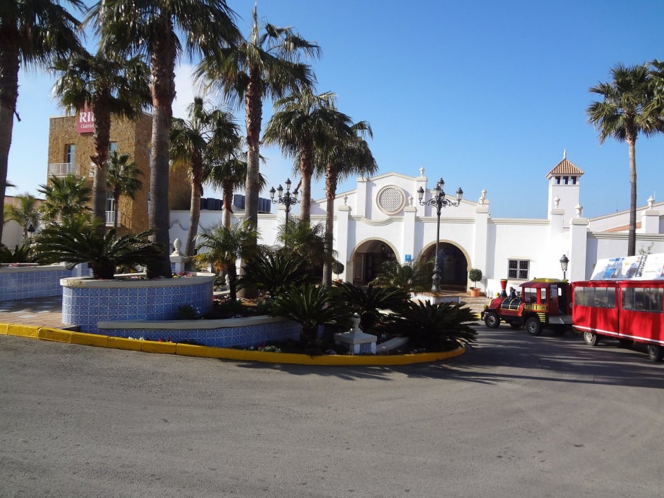 Przed wejściem Hotel Riu Chiclana