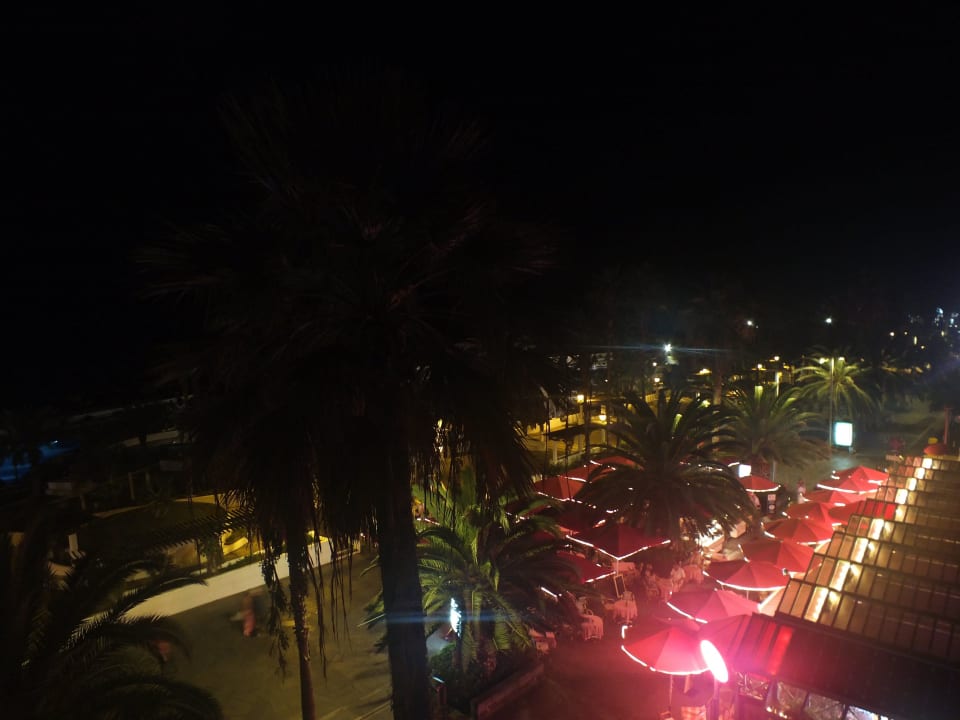 Nachsicht auf die Promenade rechts Hotel ValleMar