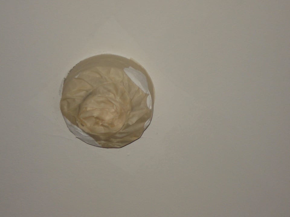 No Go! mit malerkrepp abgeklebter Rauchmelder Hotel Moon Valley Apartments