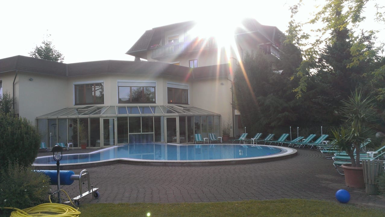 Pool von der Gartenseite Aktivhotel Marko