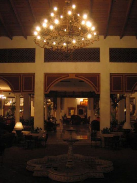 Lobby am Abend Occidental Punta Cana