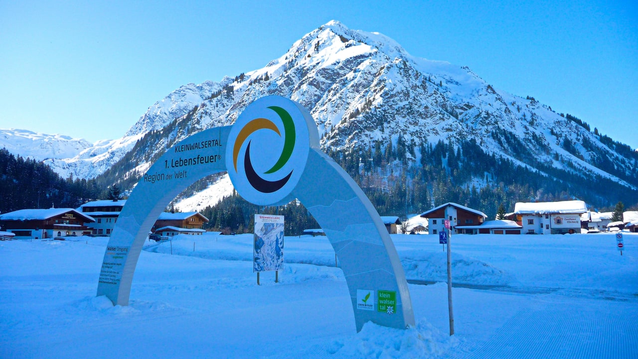 Blick Bärenkopf und links Gästehaus Susanne Gästehaus Susanne