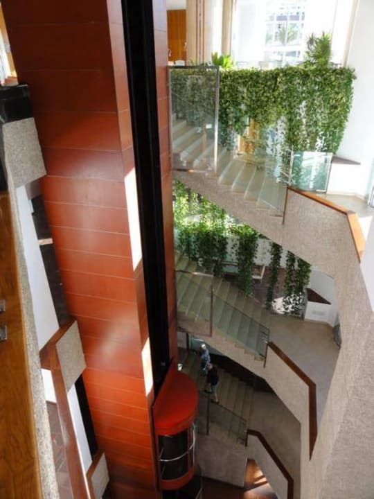 Treppenhaus mit Glasaufzug Iberostar Waves Bouganville Playa