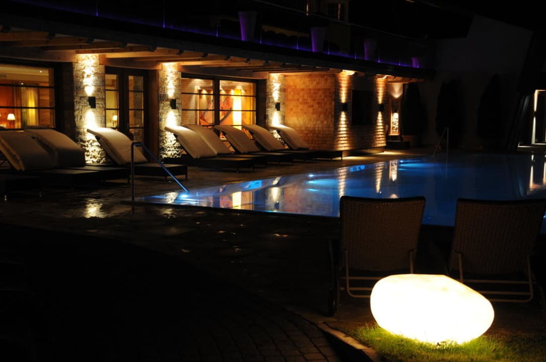 Außenpool bei Nacht Wellnesshotel Engel