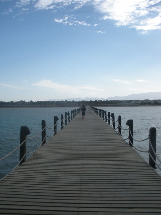 Понтон. Вид с моря на пляж. Stella Beach Resort & Spa Makadi Bay