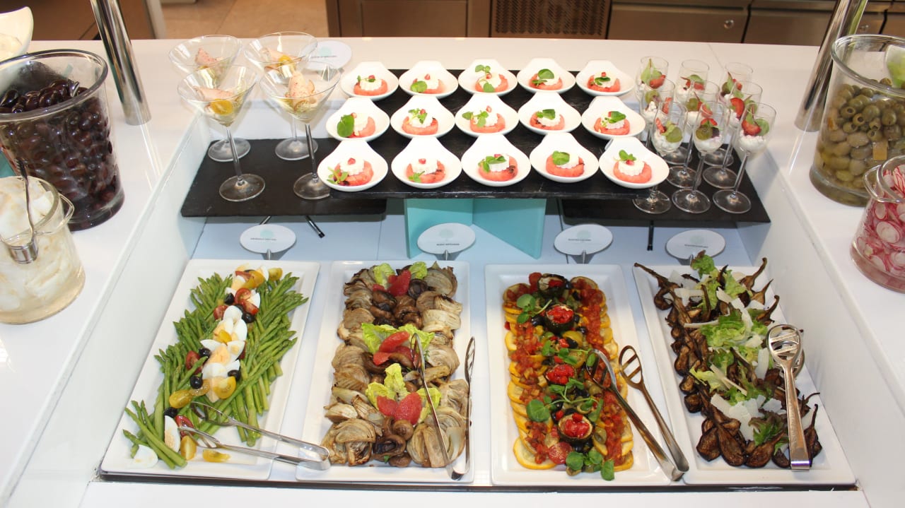 Büffet im Olea The St. Regis Saadiyat Island Resort, Abu Dhabi