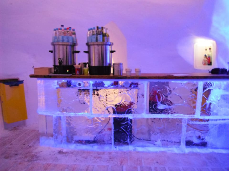 Getränke zum Aufwärmen Iglu-Dorf Zugspitze