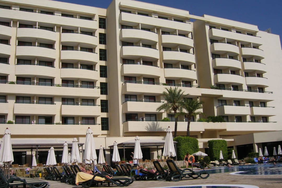 Blick vom Pool auf das Hotel Welikehotel Marfil Playa