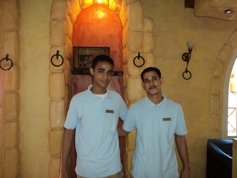 Kellner im Cafe Du Roi Pickalbatros Alf Leila Wa Leila Resort - Neverland Hurghada