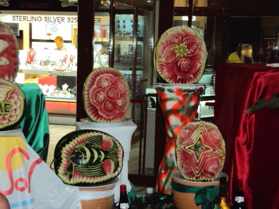 Melonenkunst Hane Family Resort