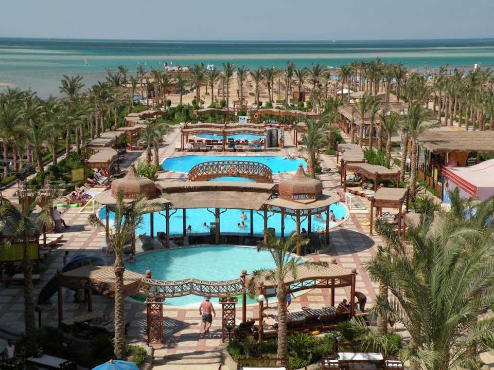 Widok na hotelowy ogród Riviera Aqua Park Resort