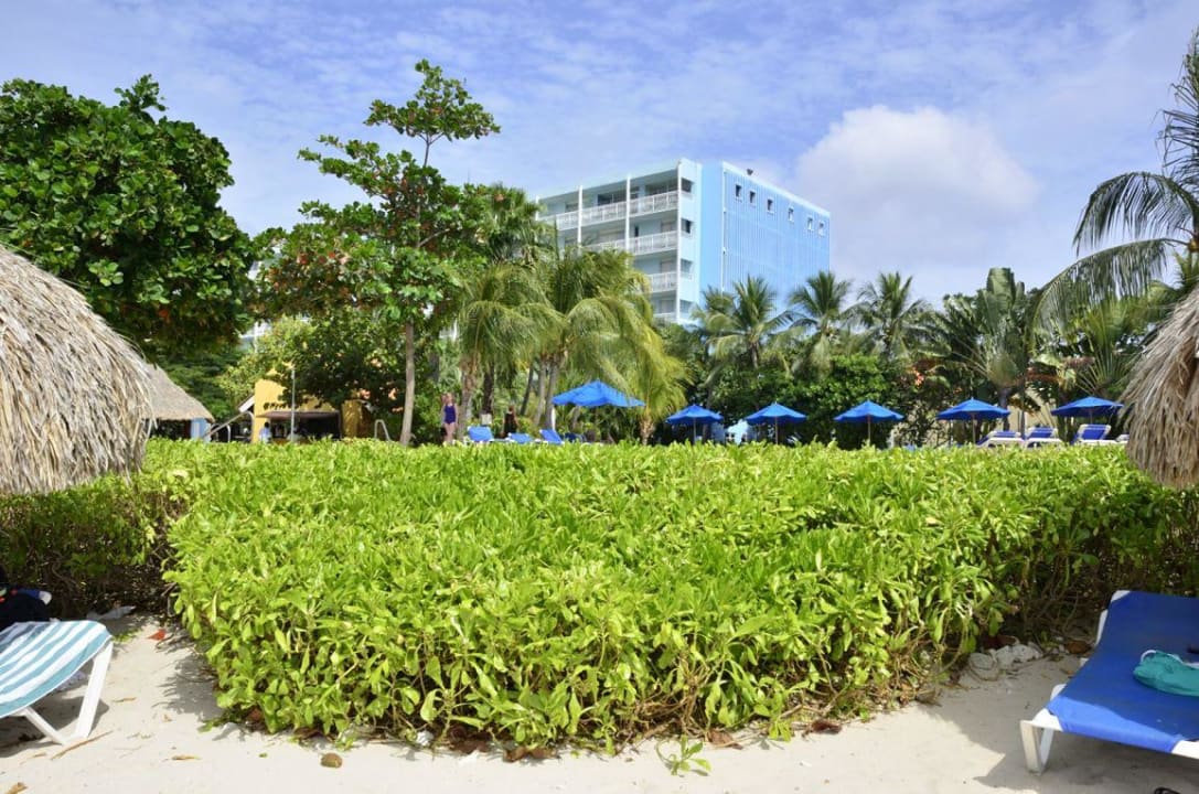 Vom Strand zum Hotel Dreams Curacao Resort, Spa & Casino