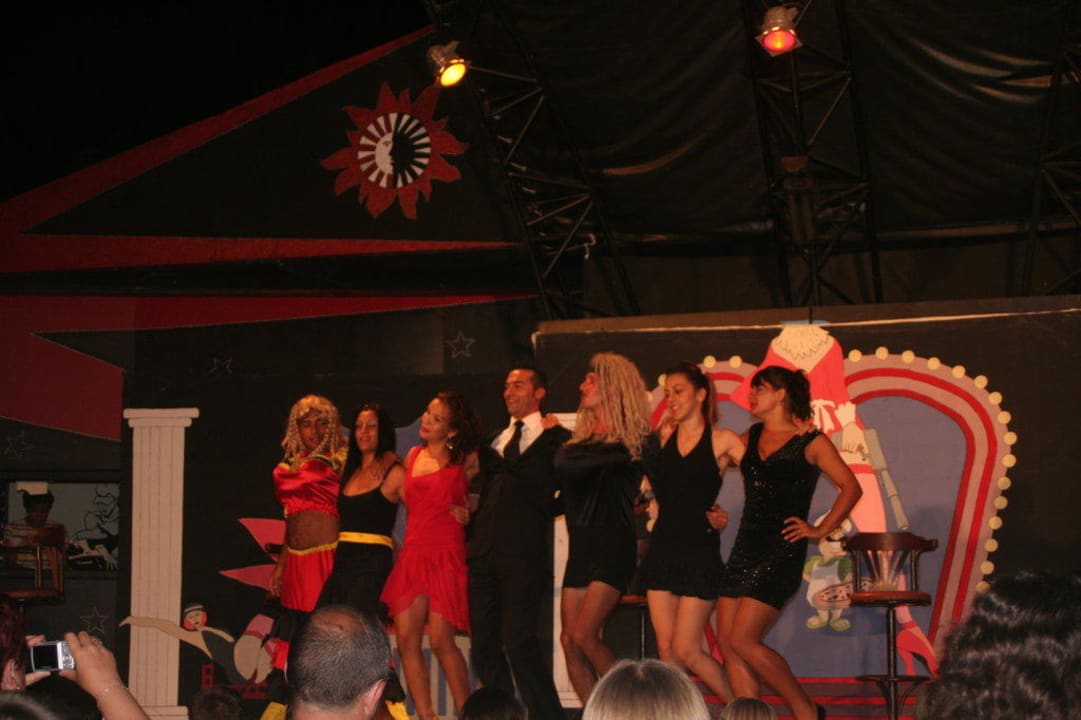 Showabend Hotel Royal Garden Beach