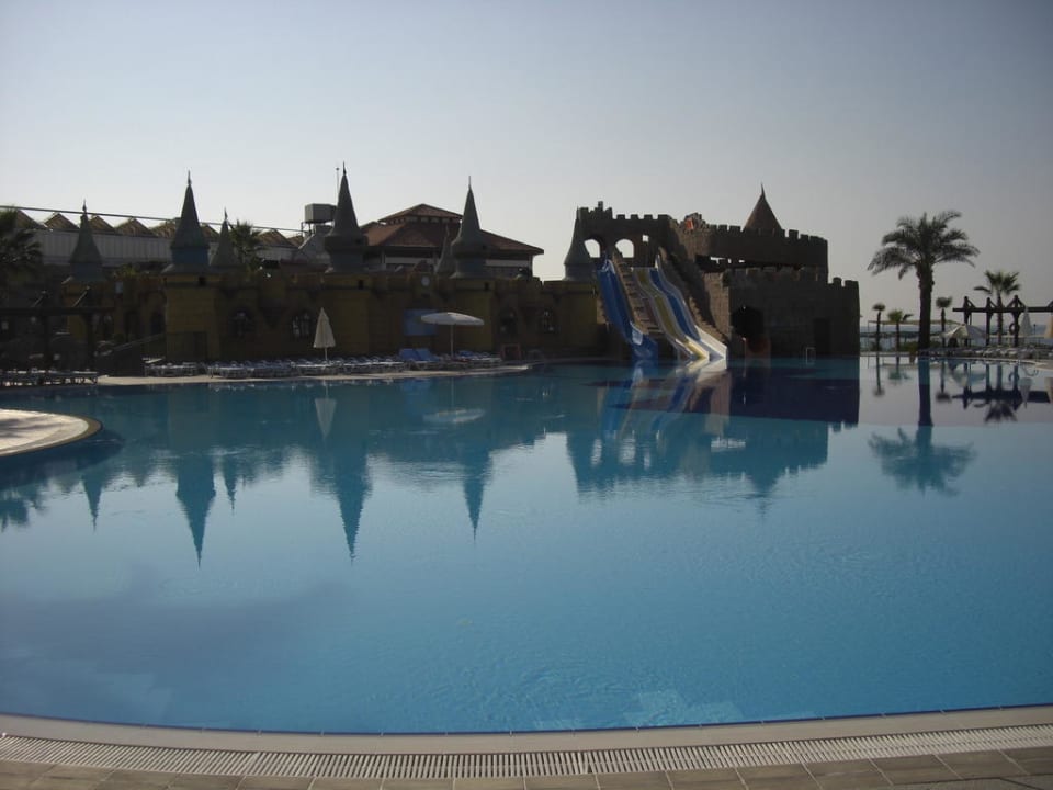 Hauptpool mit Rutschen TUI BLUE Palm Garden