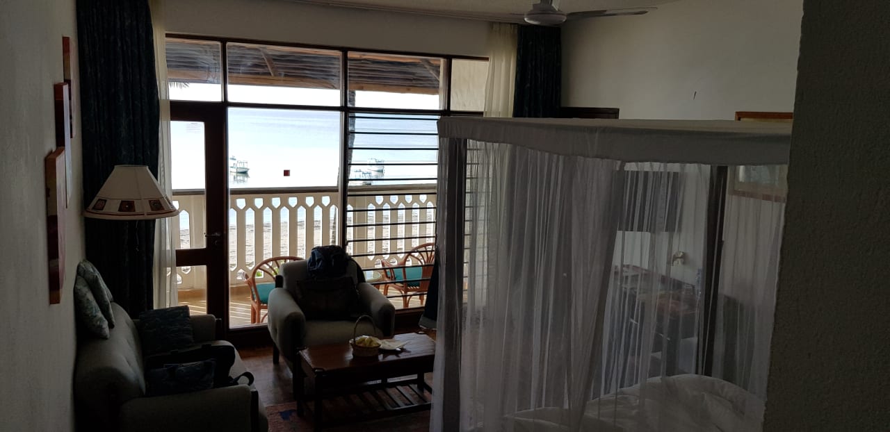 Zimmer Travellers Beach Hotel & Club