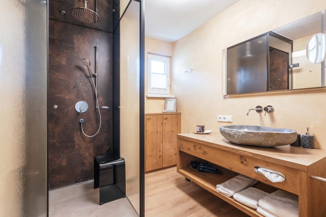 Zimmer Viktorias Home In Room Spa Appartements