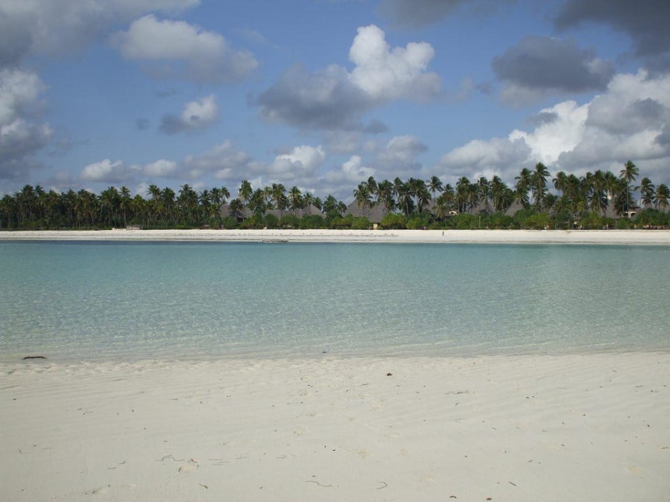 Auf einer Sandbank bei Ebbe Neptune Pwani Beach Resort & Spa
