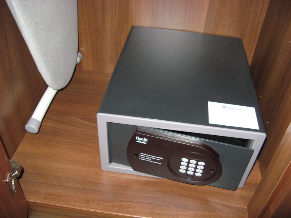 Safe im Zimmer Hilton Garden Inn Frankfurt Airport