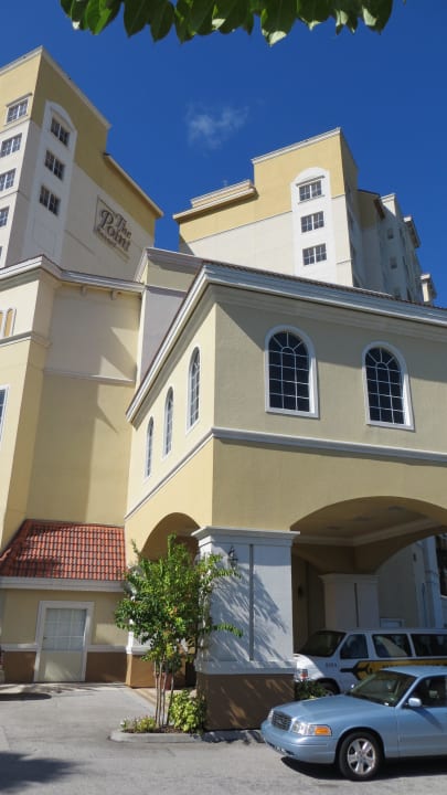 Auffahrt The Point Hotel & Suites