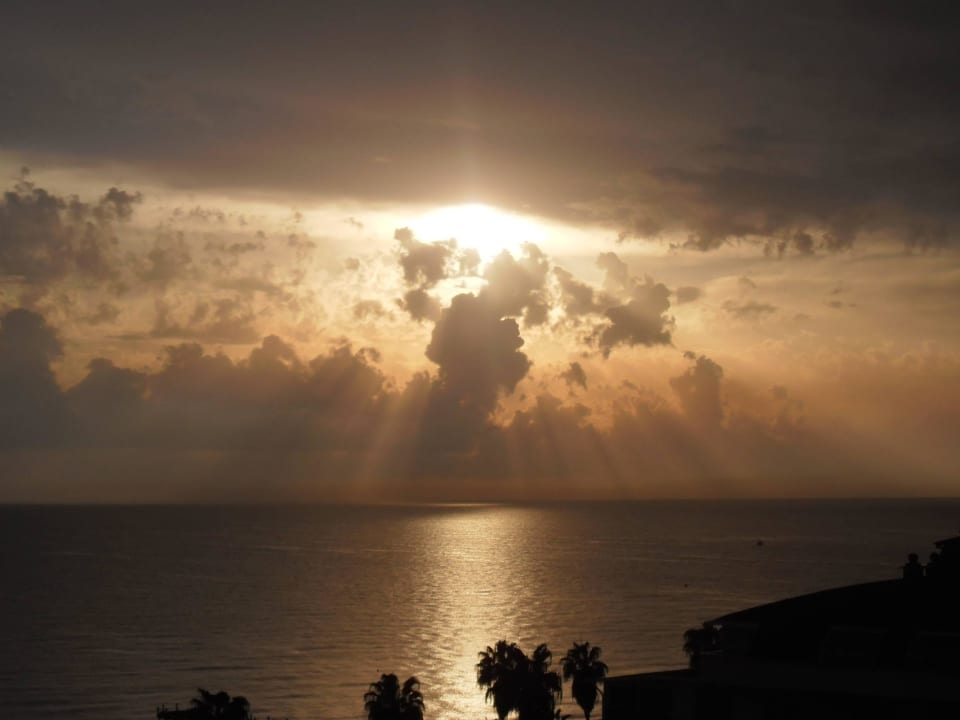 Ausblick auf ein Unwetter Hotel Royal Garden Beach